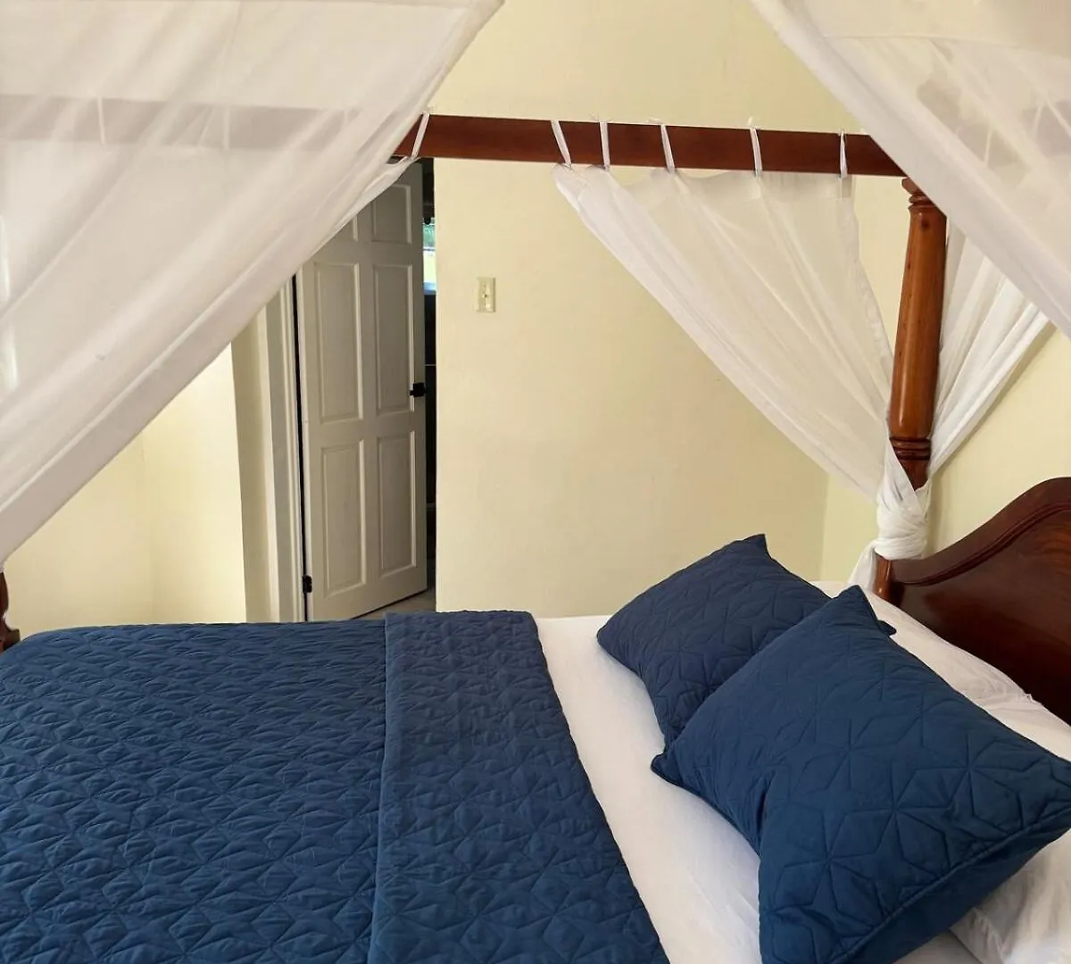 Home Escape Negril Guest house
